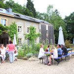 Diner tous ensemble, avant de nous établir dans le silence